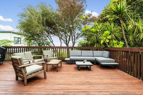 Photo of property in 70 Kate Sheppard Avenue, Torbay, Auckland, 0630