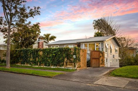 Photo of property in 37 Kamara Road, Glen Eden, Auckland, 0602