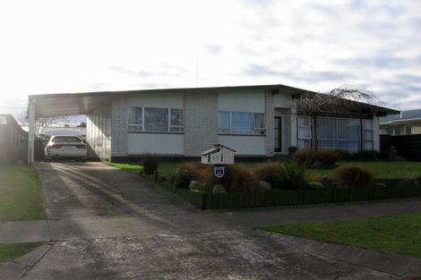 Photo of property in 17 Pinedale Parade, Milson, Palmerston North, 4414