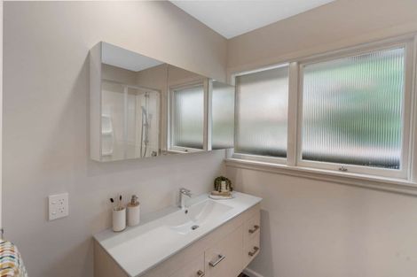 Photo of property in 126 Warren Crescent, Hillmorton, Christchurch, 8025