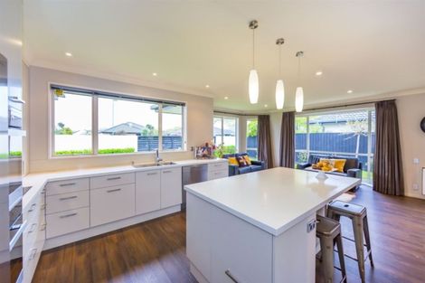 Photo of property in 11 Coolspring Way, Redwood, Christchurch, 8051
