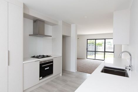 Photo of property in 28a Biplane Street, Takanini, 2112