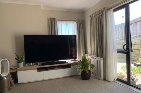 Photo of property in 29 Black Teal Close, Unsworth Heights, Auckland, 0632