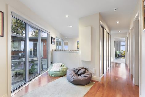 Photo of property in 535 Scenic Drive, Waiatarua, Auckland, 0612