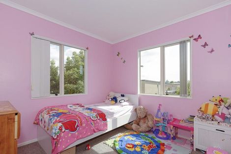 Photo of property in 9 Brashier Circle, Sunnyvale, Auckland, 0612