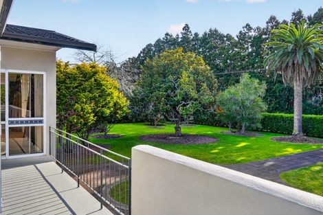Photo of property in 873 Waitakere Road, Kumeu, 0891