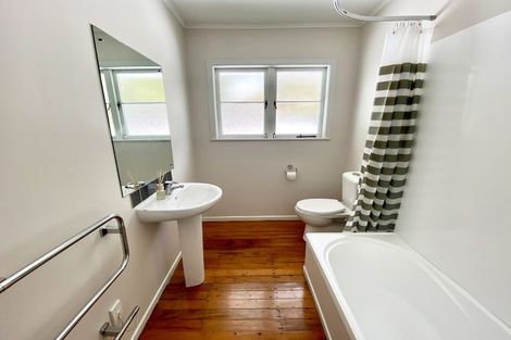 Photo of property in 1/71 Verran Road, Birkenhead, Auckland, 0626