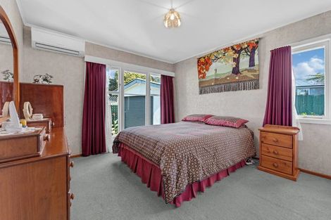 Photo of property in 71 Beach Road, Te Atatu Peninsula, Auckland, 0610