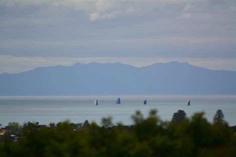 Photo of property in 2/881 East Coast Road, Northcross, Auckland, 0632