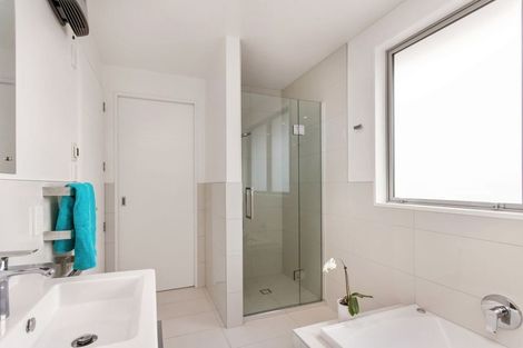 Photo of property in 3a Taylors Avenue, Bryndwr, Christchurch, 8052