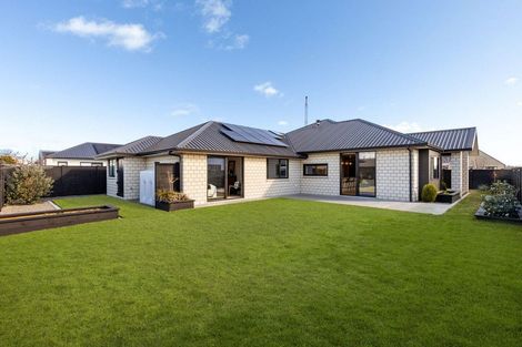 Photo of property in 32 Hugo Shaw Drive, Cambridge, 3434
