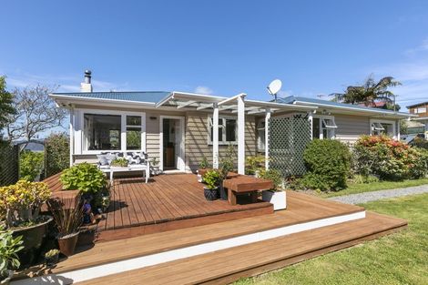 Photo of property in 102 Normandale Road, Normandale, Lower Hutt, 5010