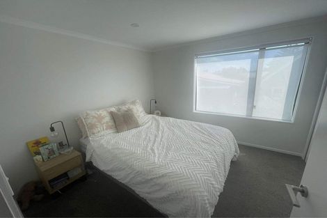 Photo of property in 8 Wharara Lane, Massey, Auckland, 0614