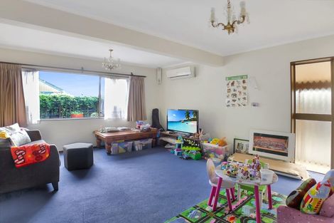 Photo of property in 1/7 Roslyn Road, Mount Wellington, Auckland, 1060