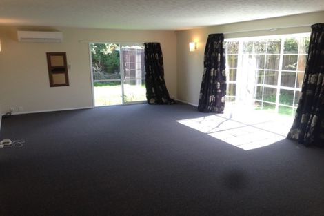 Photo of property in 8 Karo Place, Ilam, Christchurch, 8041