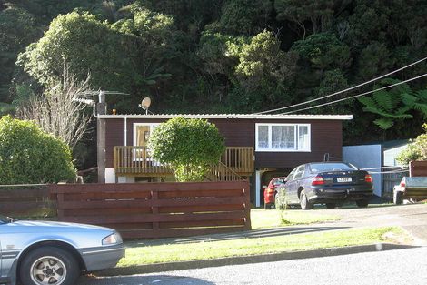 Photo of property in 15 James Grove, Stokes Valley, Lower Hutt, 5019