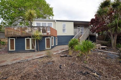 Photo of property in 21 Grassmere Road, Henderson Valley, Auckland, 0612