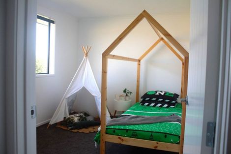 Photo of property in 15 Te Taniwha Road, One Tree Point, 0118