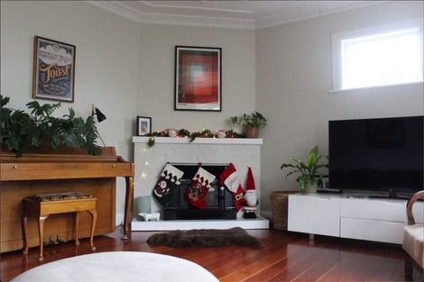 Photo of property in 18 Fernlea Avenue, Karori, Wellington, 6012