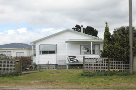 Photo of property in 221 Ocean Road, Whangamata, 3620