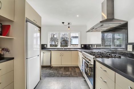 Photo of property in 10 Antrim Place, Hokowhitu, Palmerston North, 4410