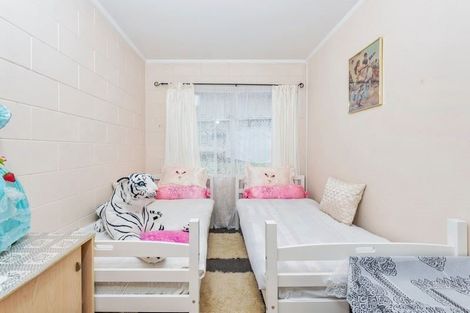 Photo of property in 1/38 Edmonton Road, Henderson, Auckland, 0612