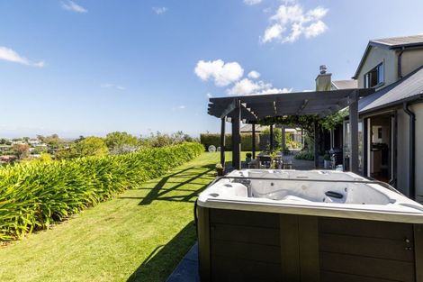 Photo of property in 65 Hikanui Drive, Havelock North, 4130