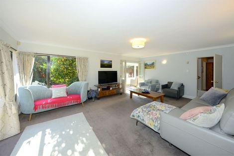 Photo of property in 27 Glenharrow Avenue, Avonhead, Christchurch, 8042