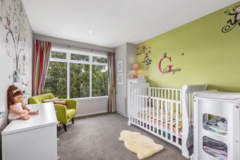 Photo of property in 13 Wattle Grove, Maungaraki, Lower Hutt, 5010