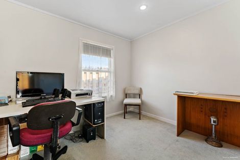 Photo of property in 14 Borrowdace Avenue, Botany Downs, Auckland, 2010