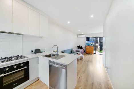 Photo of property in 2 Creekside Way, Flat Bush, Auckland, 2019