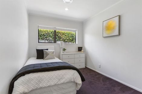 Photo of property in 70 Golfland Drive, Golflands, Auckland, 2013