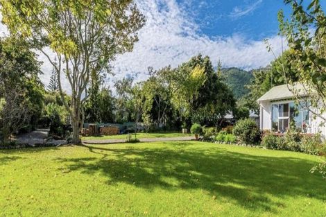 Photo of property in 18 Utauta Street, Waikanae, 5036