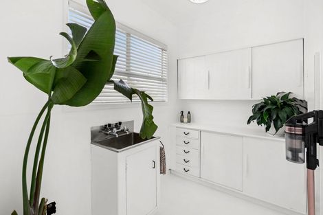 Photo of property in 8 Wallace Place, Westown, New Plymouth, 4310