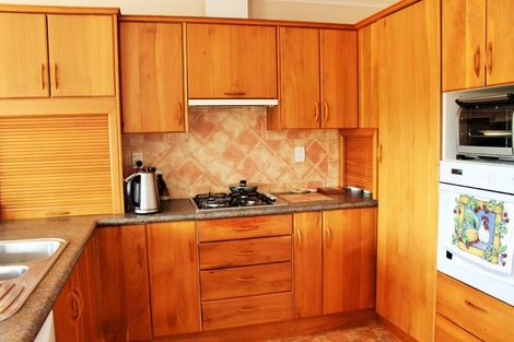 Photo of property in 24 Grovenor Drive, Orewa, 0931