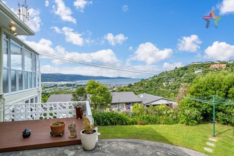 Photo of property in 60 Pokohiwi Road, Normandale, Lower Hutt, 5010