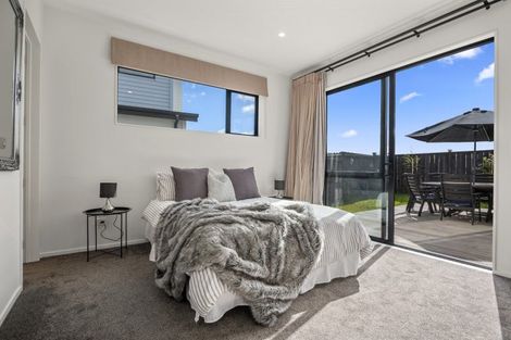 Photo of property in 11 Koiora Road, Clarks Beach, 2122