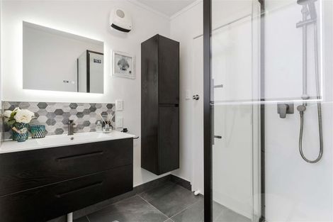 Photo of property in 1/23 Lake Road, Northcote, Auckland, 0627