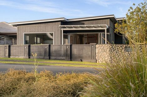 Photo of property in 1 Fender Close, Pyes Pa, Tauranga, 3112