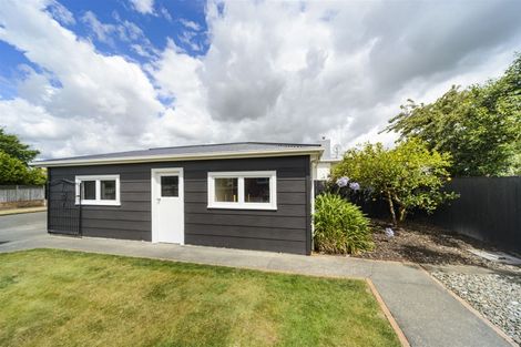 Photo of property in 16 Kapiti Place, Awapuni, Palmerston North, 4412