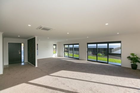 Photo of property in 3f Honeyfield Drive, Whalers Gate, New Plymouth, 4310