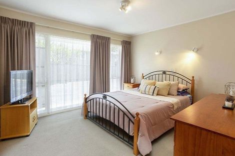 Photo of property in 2/5 Wanaka Place, Pakuranga Heights, Auckland, 2010