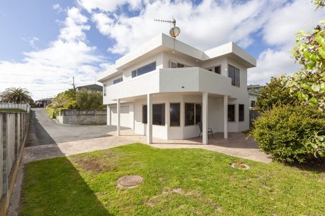 Photo of property in 118 Seaview Road, Paraparaumu Beach, Paraparaumu, 5032