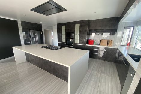 Photo of property in 54 Redoubt Road, Clover Park, Auckland, 2105