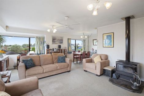 Photo of property in 69 Puriri Road, Pukekohe, 2120