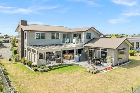 Photo of property in 36 Karoro Road, One Tree Point, 0118