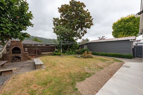 Photo of property in 37 Brightwater Crescent, Totara Park, Upper Hutt, 5018