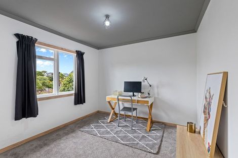 Photo of property in 13 York Crescent, Westown, New Plymouth, 4310