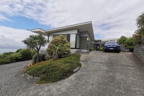 Photo of property in 16 Dungarvan Road, Newlands, Wellington, 6037