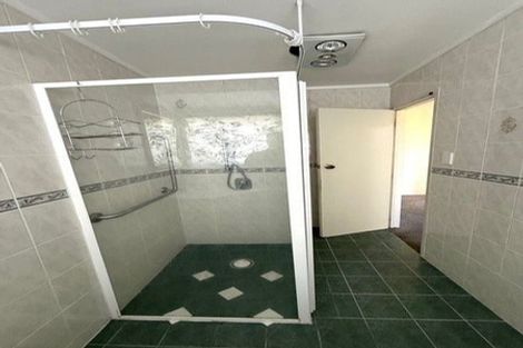 Photo of property in 261 Wairau Road, Totara Vale, Auckland, 0627